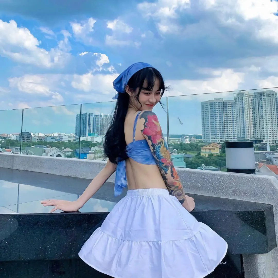 穿蓝衣的男孩